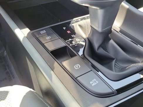 Used 2025 Hyundai Elantra Limited image 26