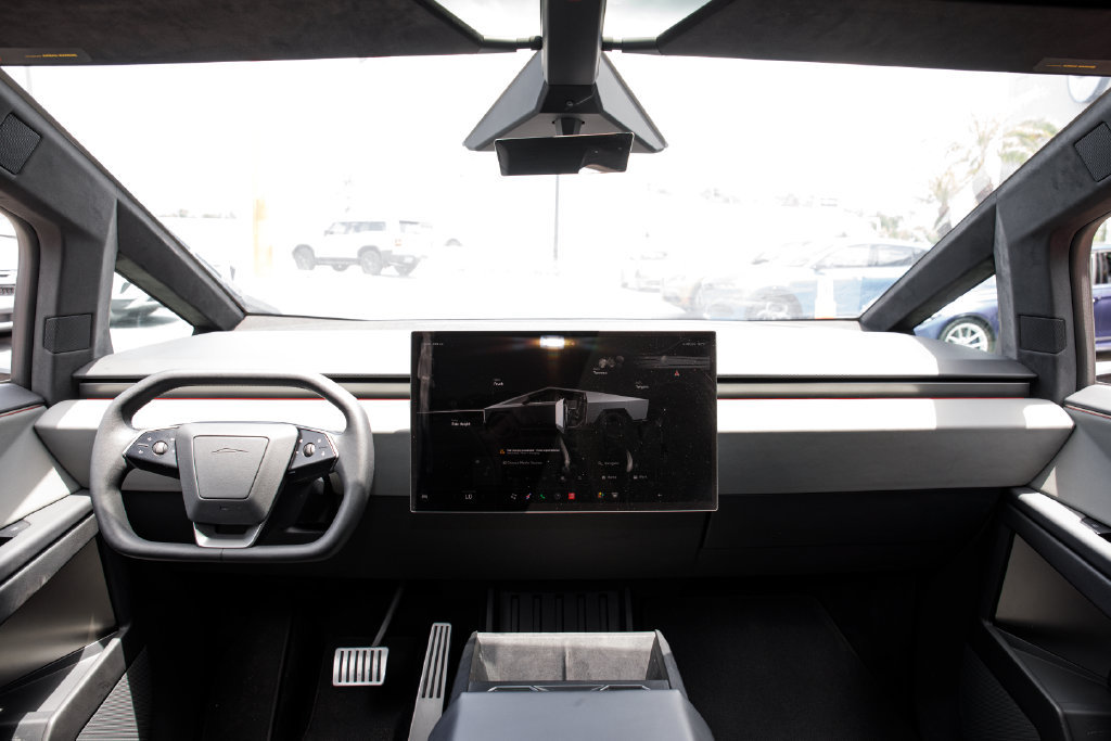 Used 2025 Tesla Cybertruck AWD Crew Cab image 18