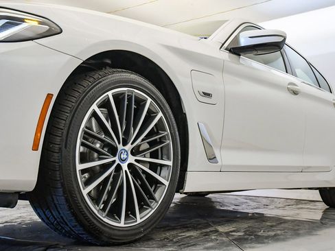 Certified 2023 BMW 530e w/ Convenience Package image 10