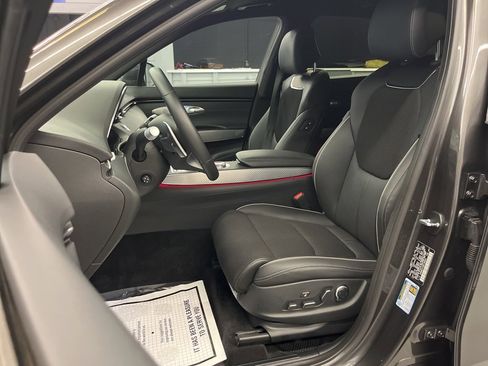 Used 2025 Genesis GV70 3.5T Sport image 11