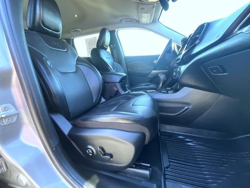 Used 2019 Jeep Cherokee Limited AWD/4WD image 17