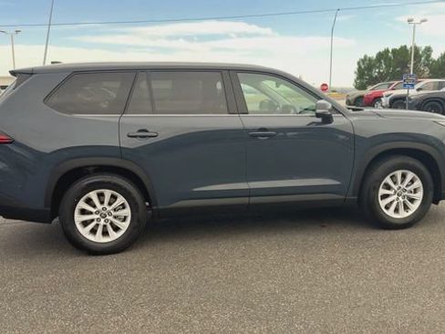 Used 2026 Toyota Grand Highlander AWD image 9