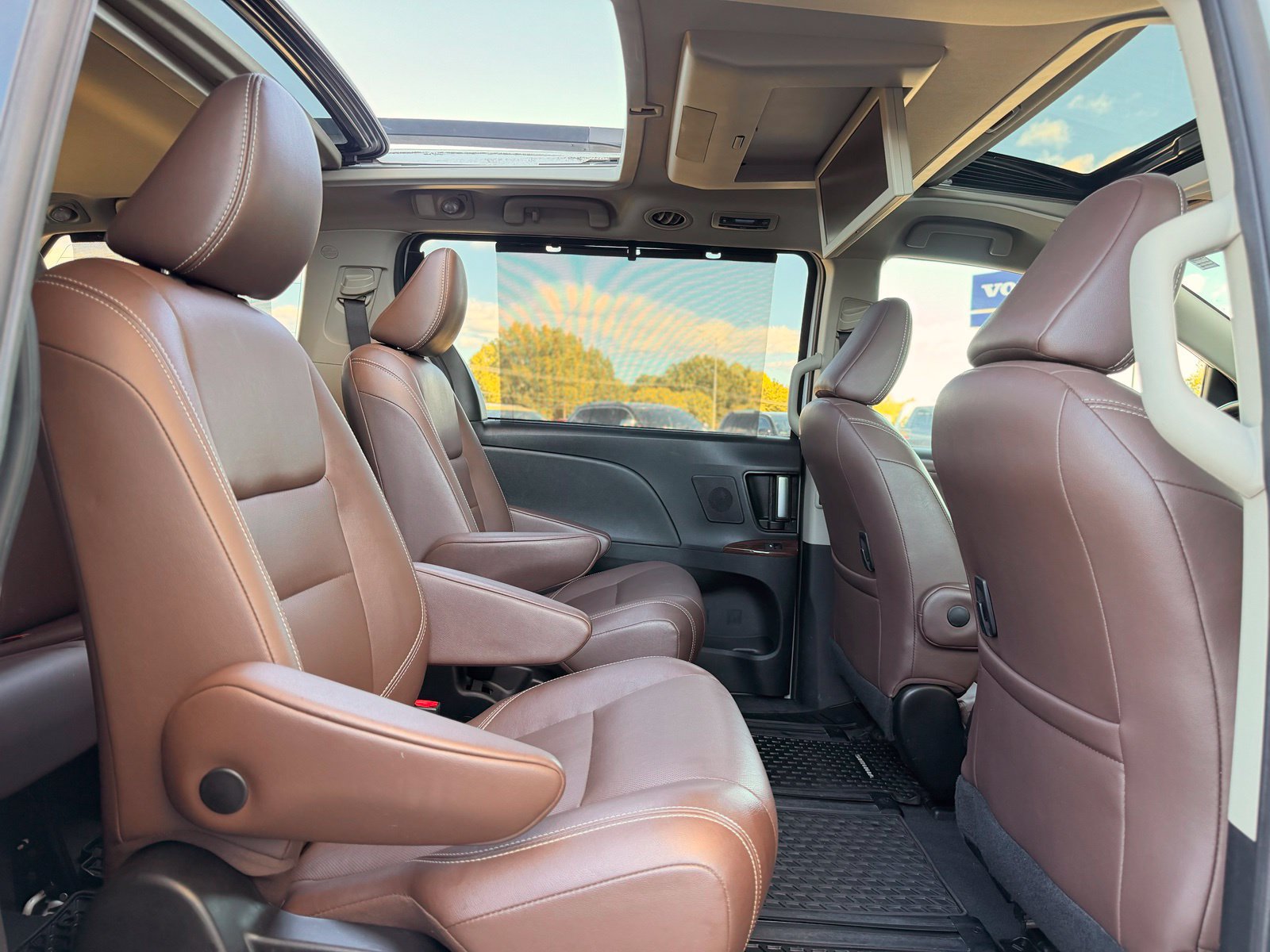 Used 2020 Toyota Sienna XLE Premium AWD/4WD image 25