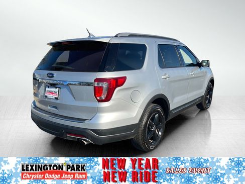 Used 2018 Ford Explorer XLT w/ Equipment Group 202A image 8
