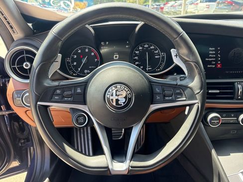 Used 2018 Alfa Romeo Giulia Ti Sport w/ Quick Order Package 22S Sport AWD/4WD image 17