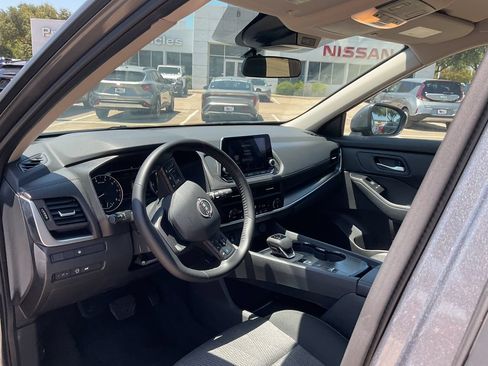 Used 2026 Nissan Rogue SV FWD image 9