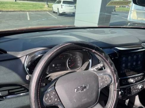 Used 2022 Chevrolet Traverse RS image 11