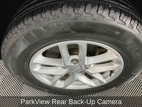 Certified 2023 Jeep Grand Cherokee L Laredo image 11