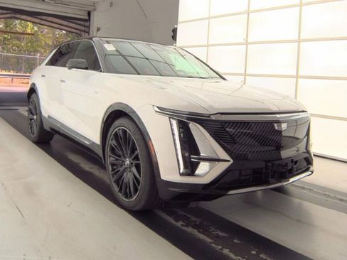 Used 2025 Cadillac Lyriq Luxury AWD/4WD image 4