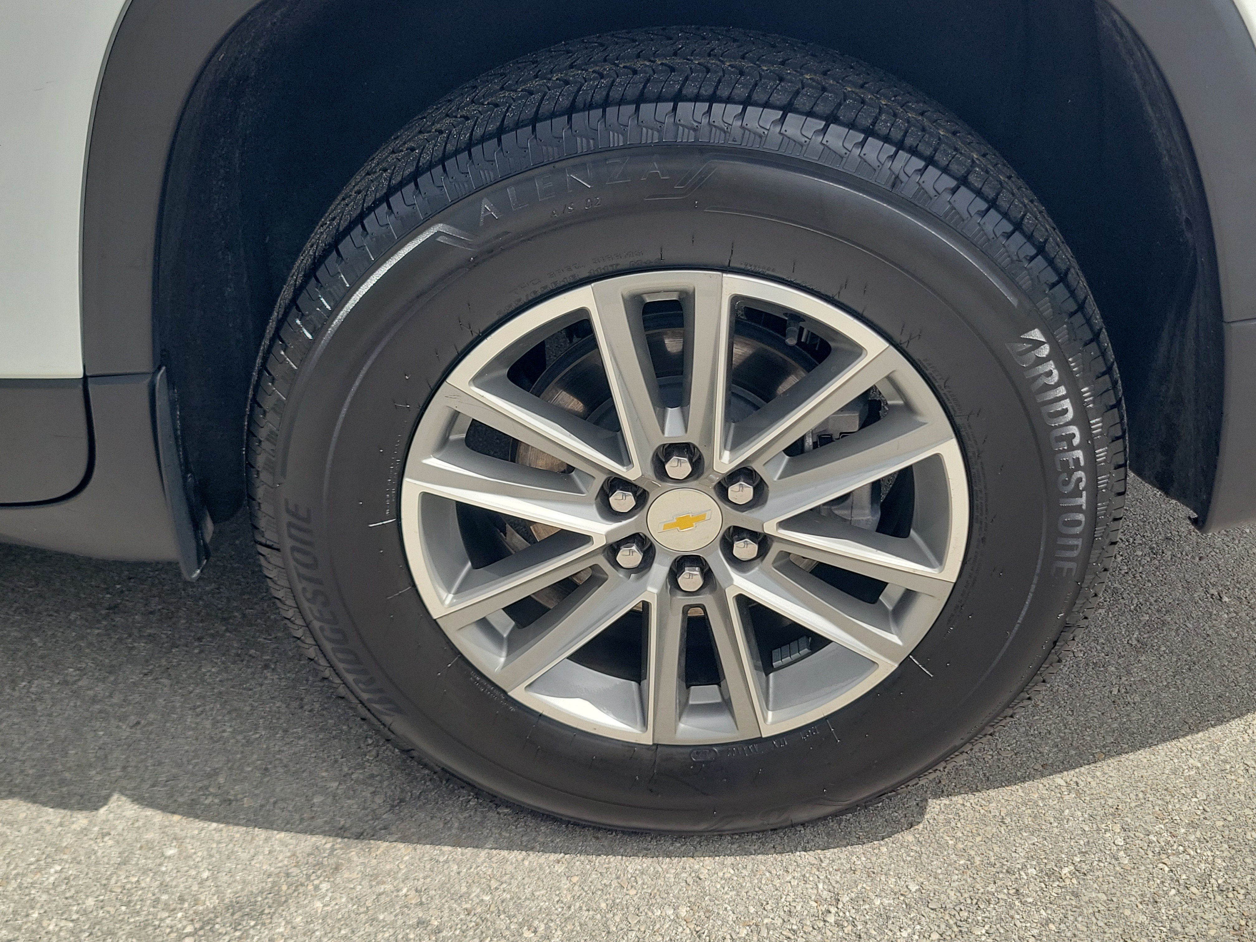 Used 2023 Chevrolet Traverse LT FWD image 31