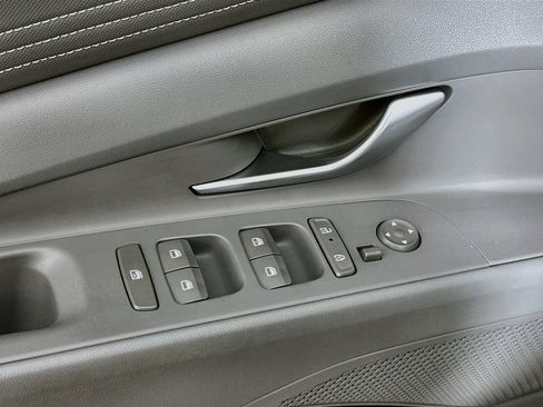 Used 2025 Hyundai Elantra SEL FWD image 15