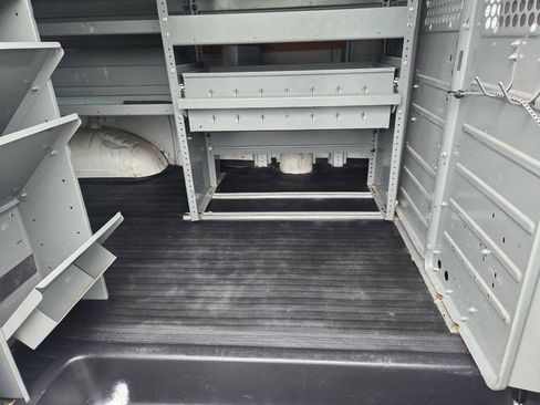 Used 2015 Chevrolet Express 2500 RWD image 20