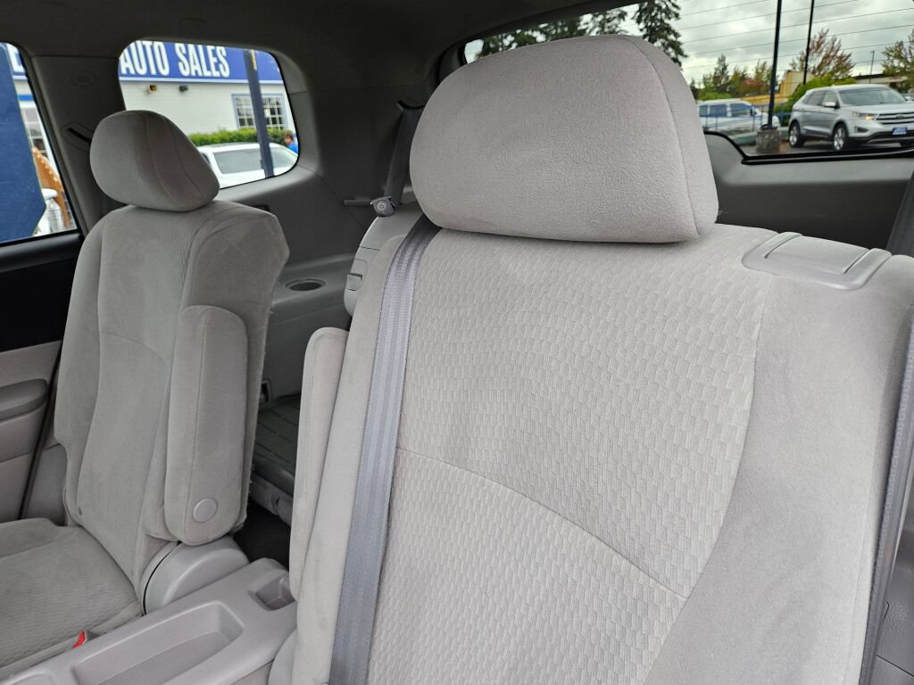 Used 2010 Toyota Highlander 4WD w/ Tow Pkg image 12