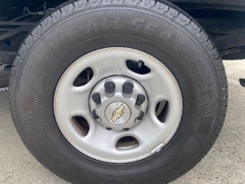 Used 2022 Chevrolet Express 3500 Extended w/ Driver Convenience Package image 28