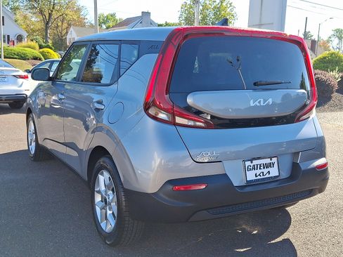 Used 2022 Kia Soul LX w/ Technology Package image 4