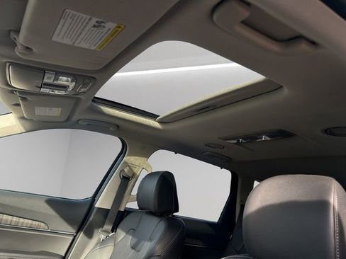 Used 2025 Kia Telluride EX w/ EX Captain's Chair Package image 36