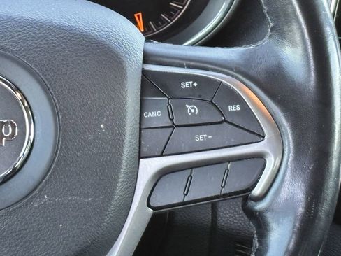 Used 2019 Jeep Grand Cherokee Altitude image 11