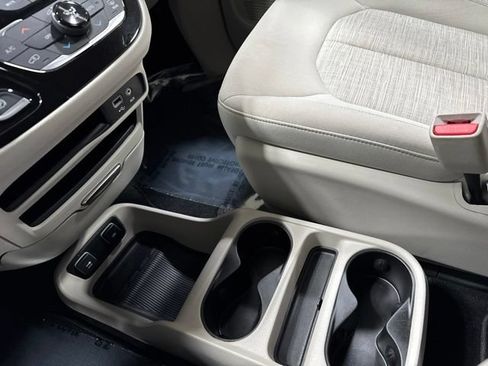 Used 2018 Chrysler Pacifica Touring Plus FWD image 22