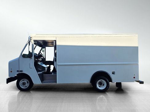 Used 2017 Ford E-350 and Econoline 350 Super Duty w/ A/C Prep Package image 4