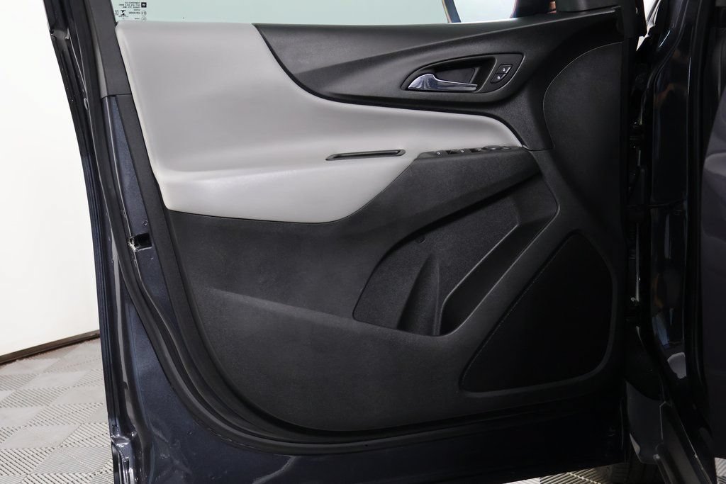 Used 2022 Chevrolet Equinox LS w/ LS Convenience Package FWD image 12