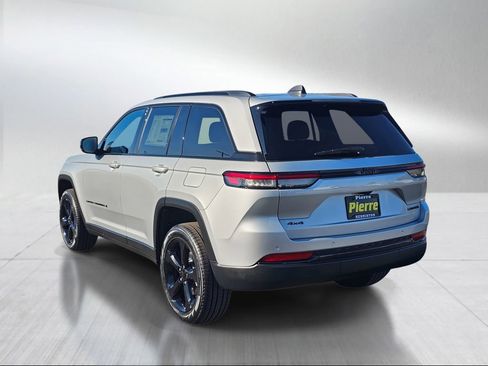 New 2025 Jeep Grand Cherokee Limited w/ Black Appearance Package image 4