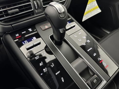 Certified 2025 Porsche Macan S image 22