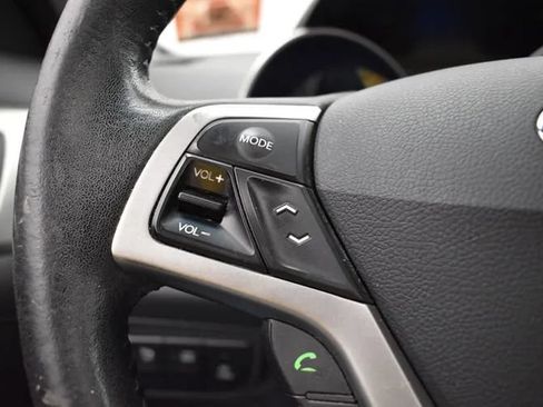 Used 2013 Hyundai Veloster w/ Style Pkg FWD image 24