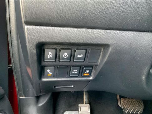 Used 2018 Nissan Pathfinder Platinum image 30