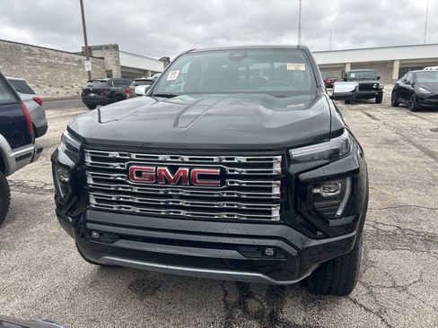 Used 2024 GMC Canyon Denali image 2