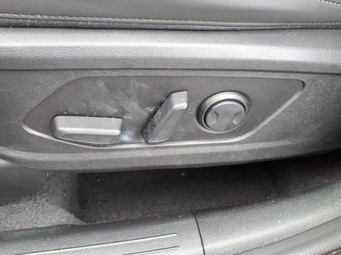 Used 2025 Kia Sorento EX w/ Panoramic Sunroof Package image 5