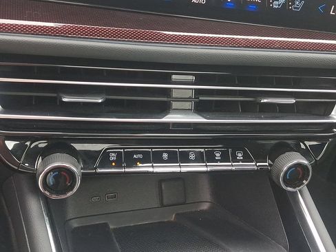 Used 2024 Chevrolet Traverse RS AWD/4WD image 18