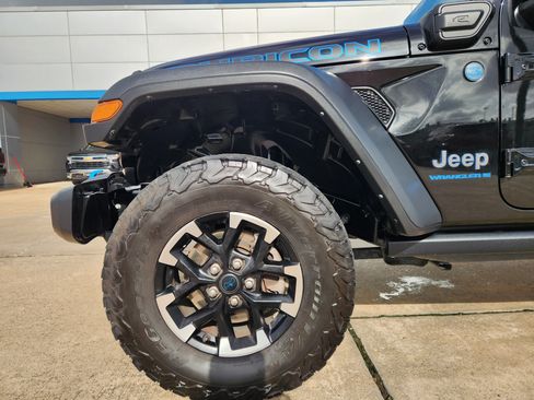 Used 2024 Jeep Wrangler Unlimited Rubicon 4xe AWD/4WD image 9