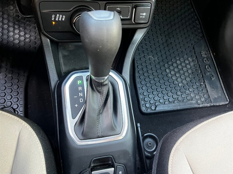 Used 2019 Jeep Renegade Latitude w/ Safety & Security Group II AWD/4WD image 29