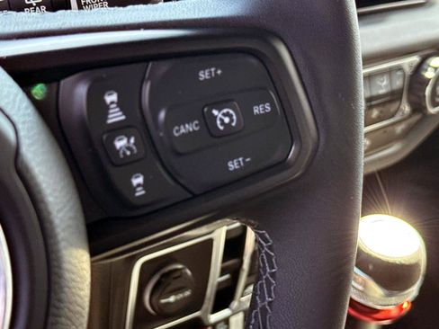 Used 2026 Jeep Wrangler Unlimited Rubicon AWD/4WD image 14