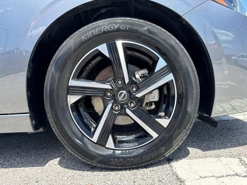 Used 2025 Nissan Sentra SV FWD image 8
