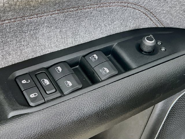 Used 2022 Jeep Compass Latitude AWD/4WD image 9