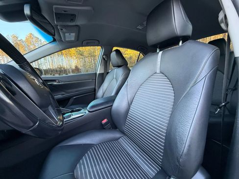 Used 2018 Toyota Camry SE image 15