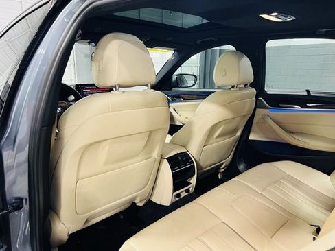 Used 2019 BMW 540i w/ Premium Package image 21