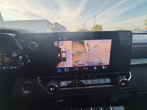 Certified 2024 Chevrolet Colorado Z71 w/ Z71 Convenience Package 2 image 9