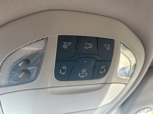 Used 2018 Chrysler Pacifica Touring-L Plus image 34