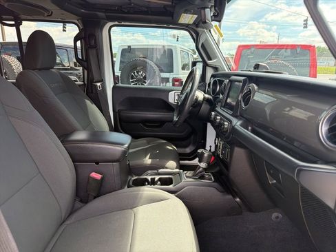 Used 2018 Jeep Wrangler Unlimited Sahara AWD/4WD image 24