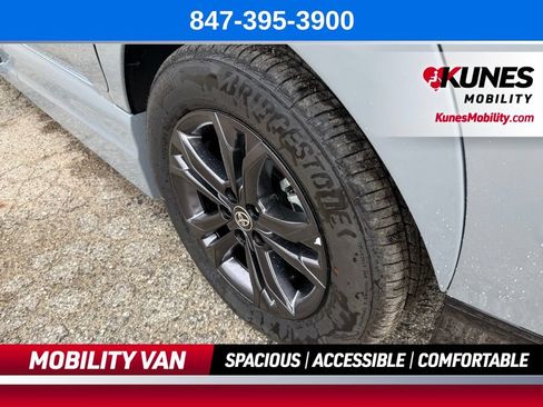 Used 2025 Toyota Sienna XSE w/ XSE Plus Package AWD/4WD image 11