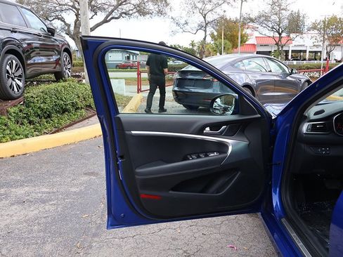 Used 2019 Genesis G70 2.0T Advanced image 21