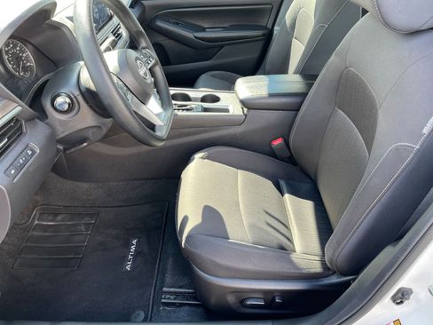 Used 2025 Nissan Altima 2.5 SV image 25
