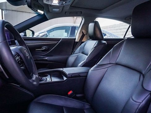 Certified 2023 Lexus ES 250 w/ Premium Package image 18