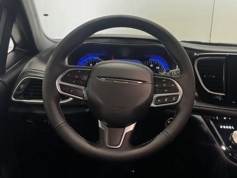 New 2027 Chrysler Pacifica Select w/ Family Tech Group AWD/4WD image 5