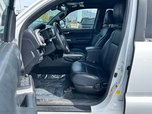 Used 2019 Toyota Tacoma Limited image 9