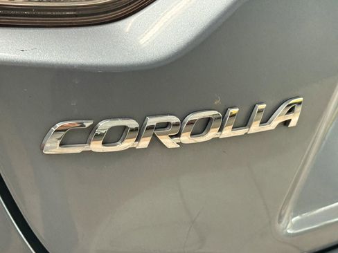 Used 2020 Toyota Corolla LE FWD image 13