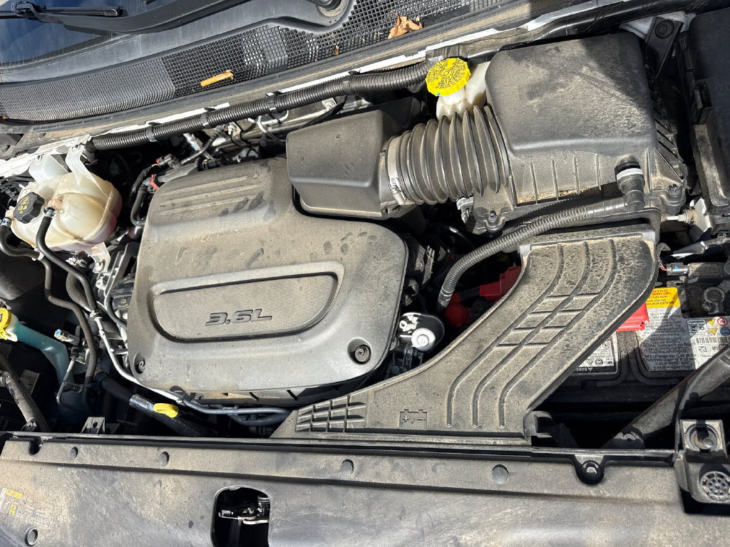 Used 2024 Chrysler Pacifica Touring-L FWD image 36