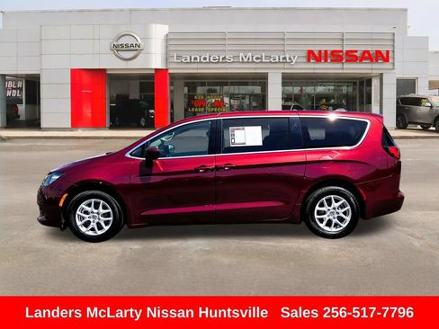 Used 2023 Chrysler Voyager LX FWD image 6